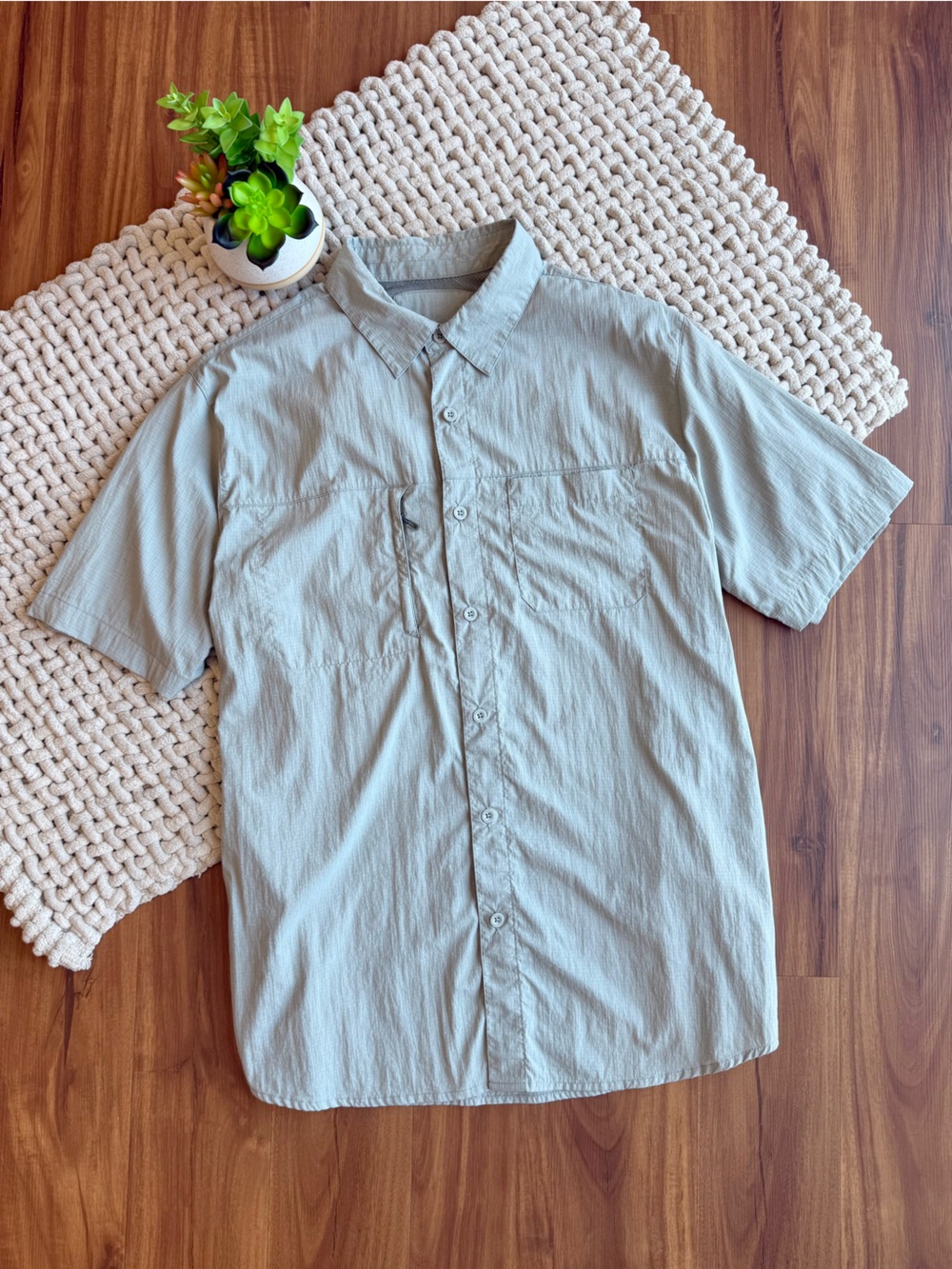 Woolrich | Men’s Hybrid Vented Nylon Zip Pocket Button Down | Sage | Large